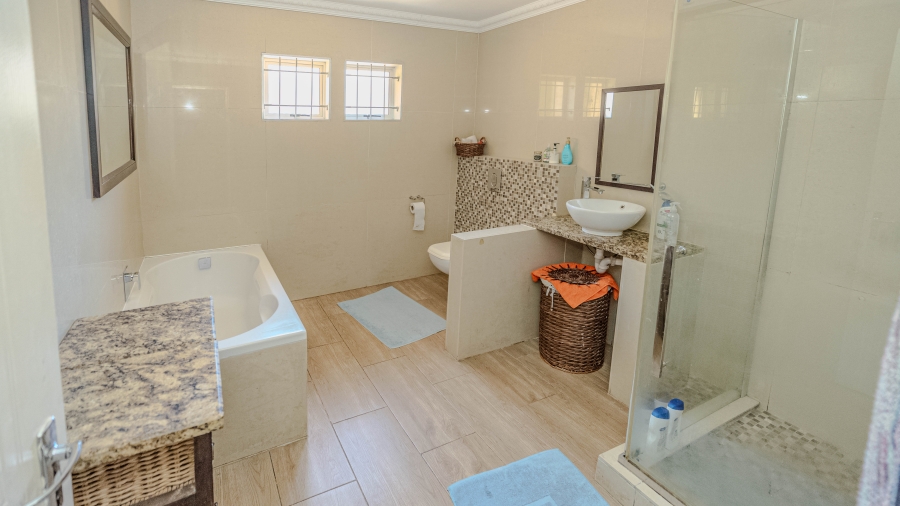 6 Bedroom Property for Sale in Vredekloof Heights Western Cape